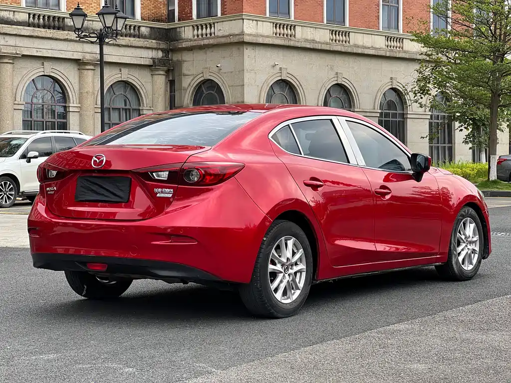 Mazda 3 Axela 2014 Sedan 1.5L Automatic Luxury