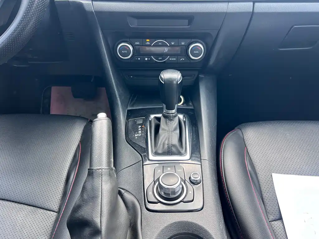 Mazda 3 Axela 2014 Sedan 1.5L Automatic Luxury