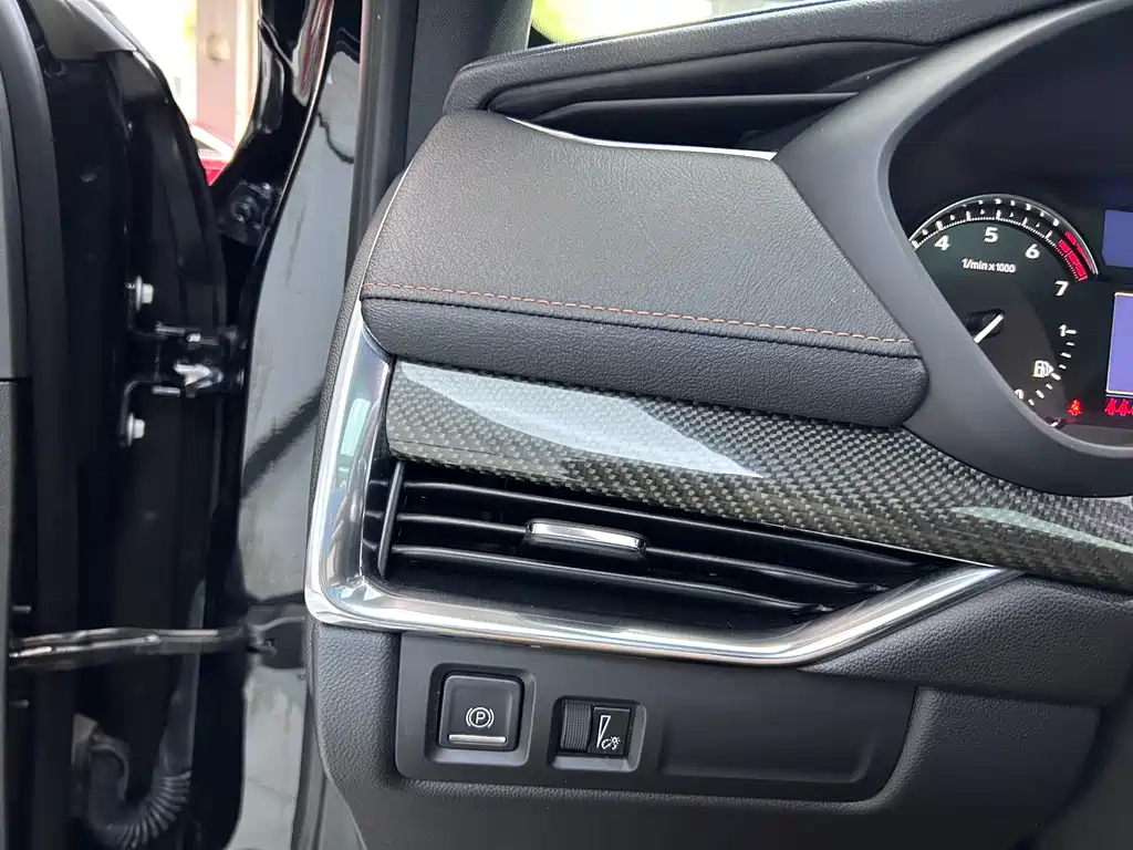 Cadillac XT4 2018 28T Luxury Sport FWD