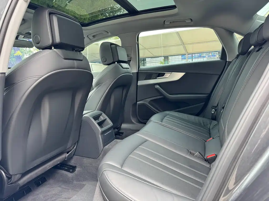 Audi A4L 2020 40 TFSI Fashion Dynamic Trim