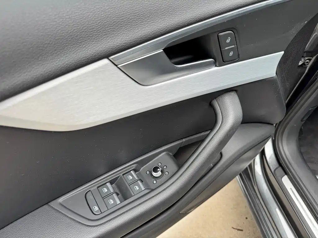 Audi A4L 2020 40 TFSI Fashion Dynamic Trim