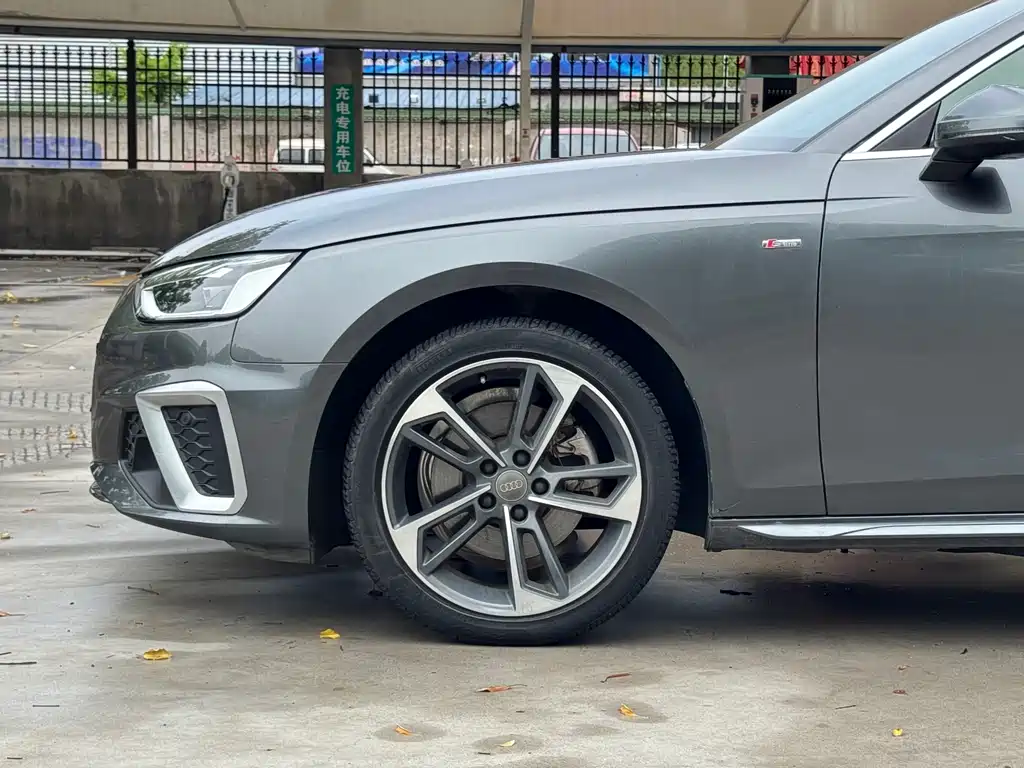 Audi A4L 2020 40 TFSI Fashion Dynamic Trim