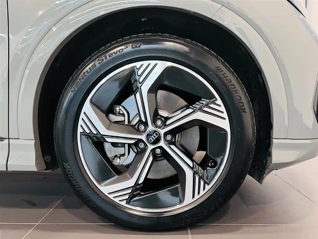 Audi Q4 e-tron 2024 50 e-tron quattro