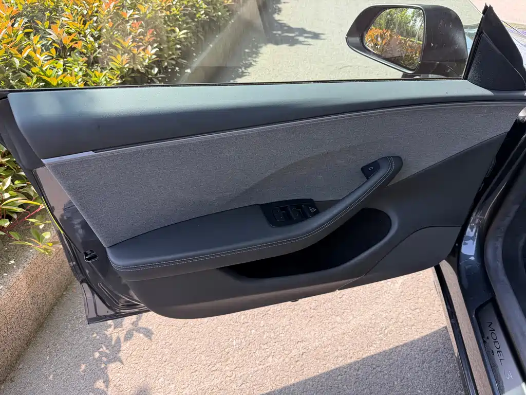 Model 3 2025 Rear-Wheel Drive