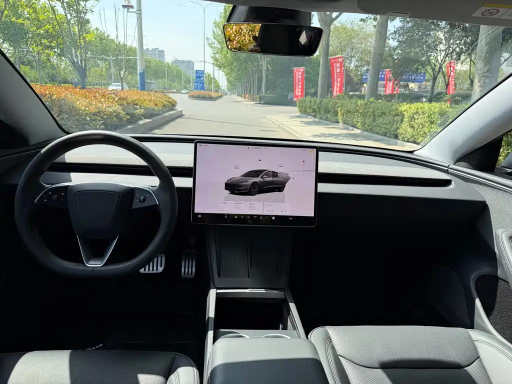Model 3 2025 Rear-Wheel Drive