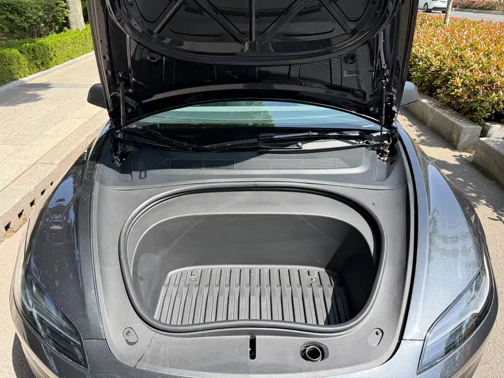 Model 3 2025 Rear-Wheel Drive