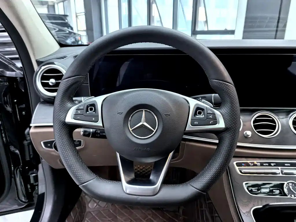 Mercedes-Benz E-Class 2016 E 200 L Sport