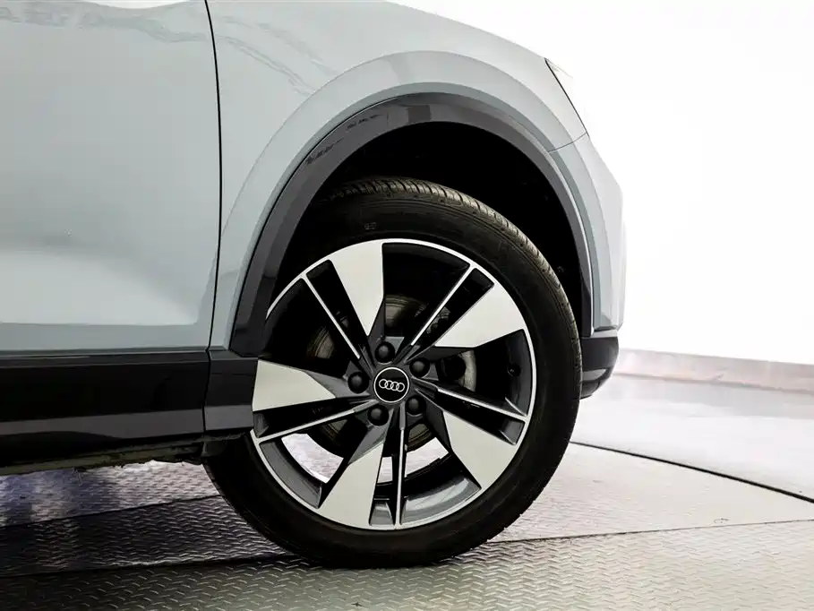 Audi Q2L 2022 35 TFSI Fashion Elegant Edition