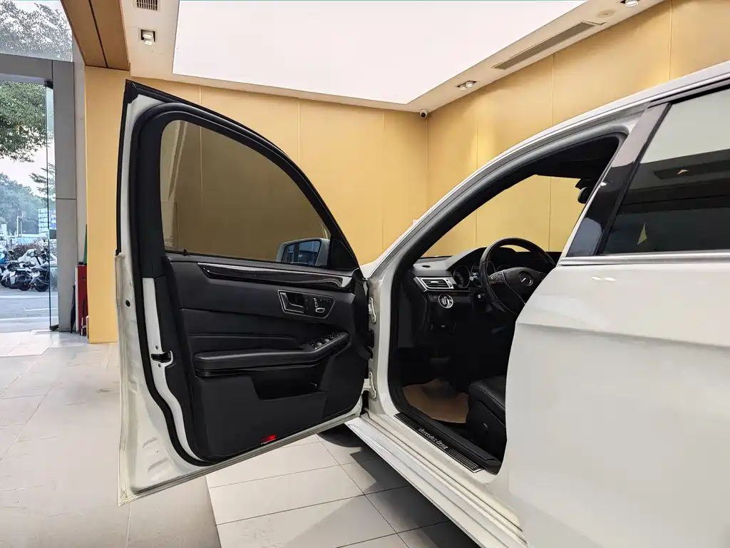 Mercedes-Benz E-Class 2015 Facelift E 200 L Sport