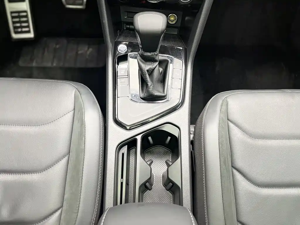 Volkswagen Tiguan L 2021 330TSI Automatic FWD R-Line Yuexiang Edition