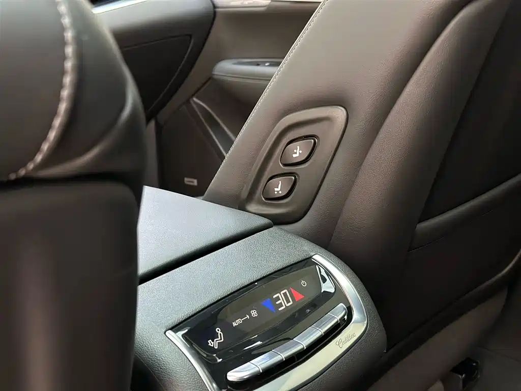 Cadillac XT6 2025 2.0T AWD 6-Seater Luxury Executive Classic Edition