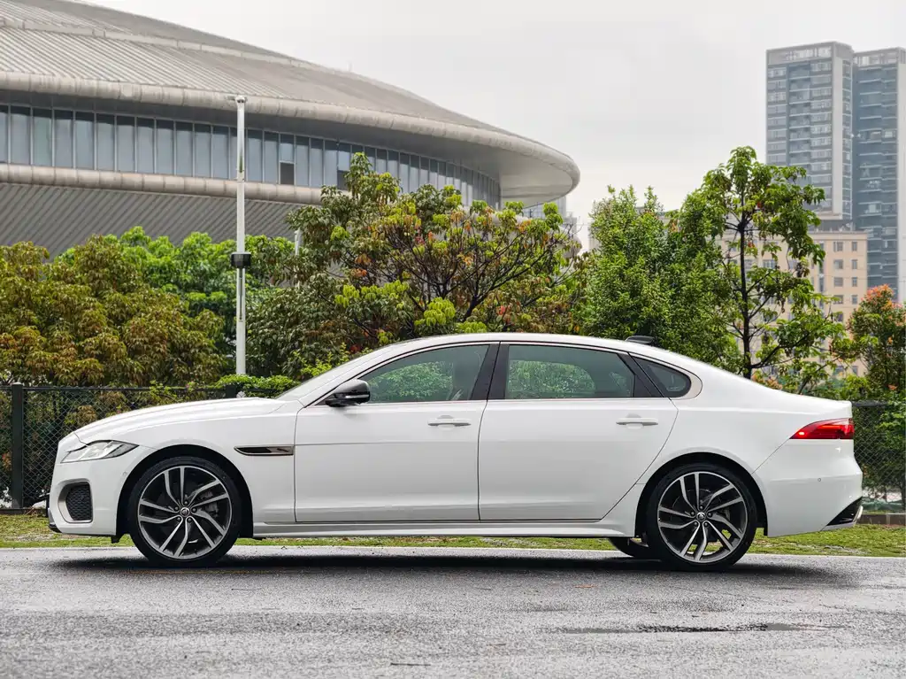 Jaguar XFL 2024 2.0T P300 AWD Flagship Sport Edition