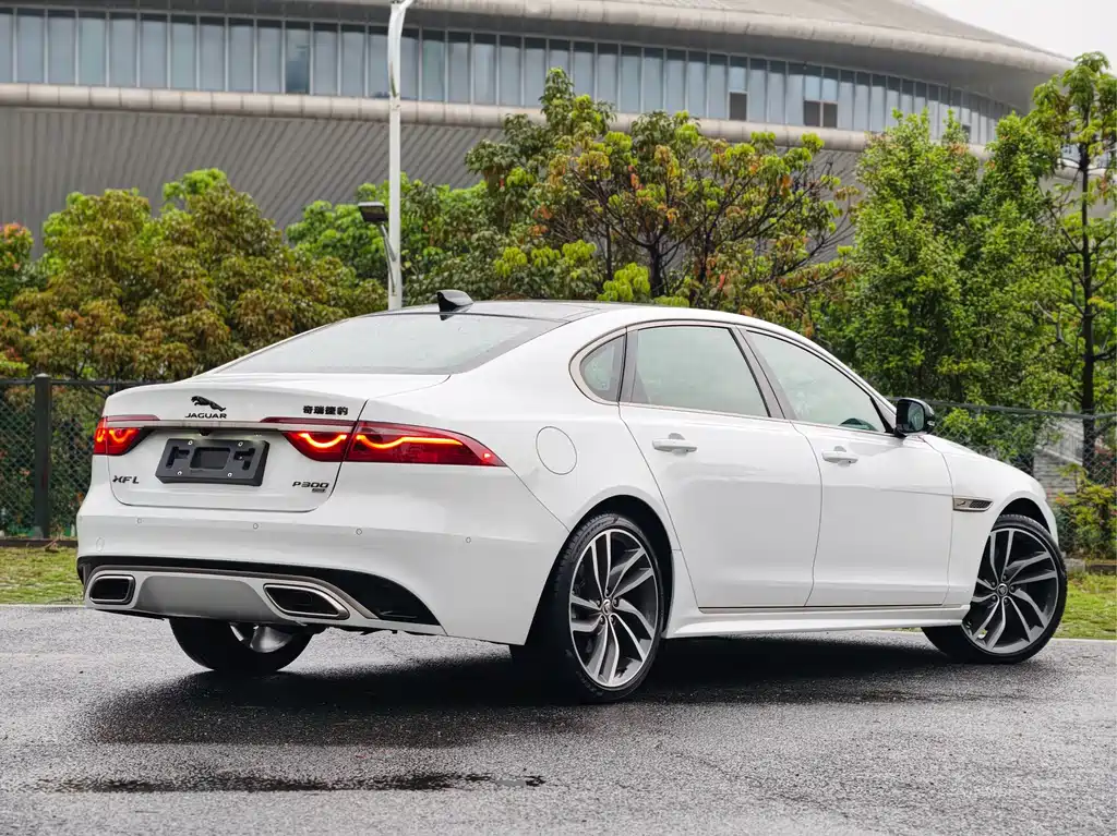 Jaguar XFL 2024 2.0T P300 AWD Flagship Sport Edition