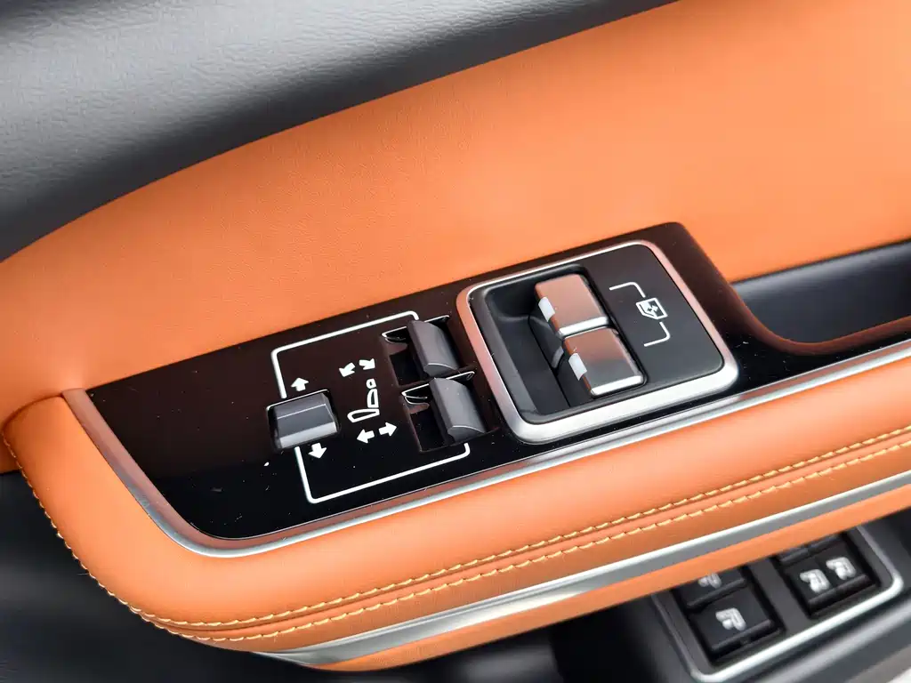 Jaguar XFL 2024 2.0T P300 AWD Flagship Sport Edition