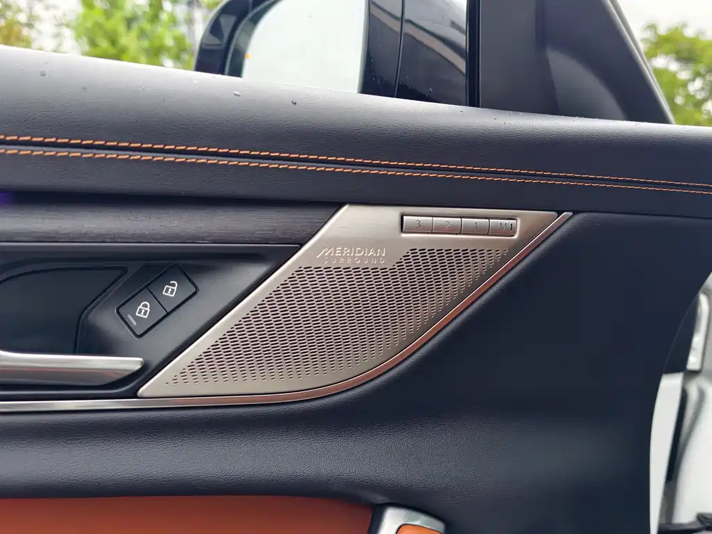 Jaguar XFL 2024 2.0T P300 AWD Flagship Sport Edition