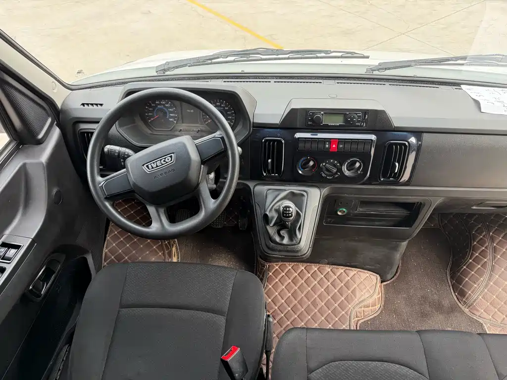 Iveco Daily 2023 2.5T A37M1 Long Wheelbase Medium Roof Dual Rear Wheels Manual Door 5-9 Seats