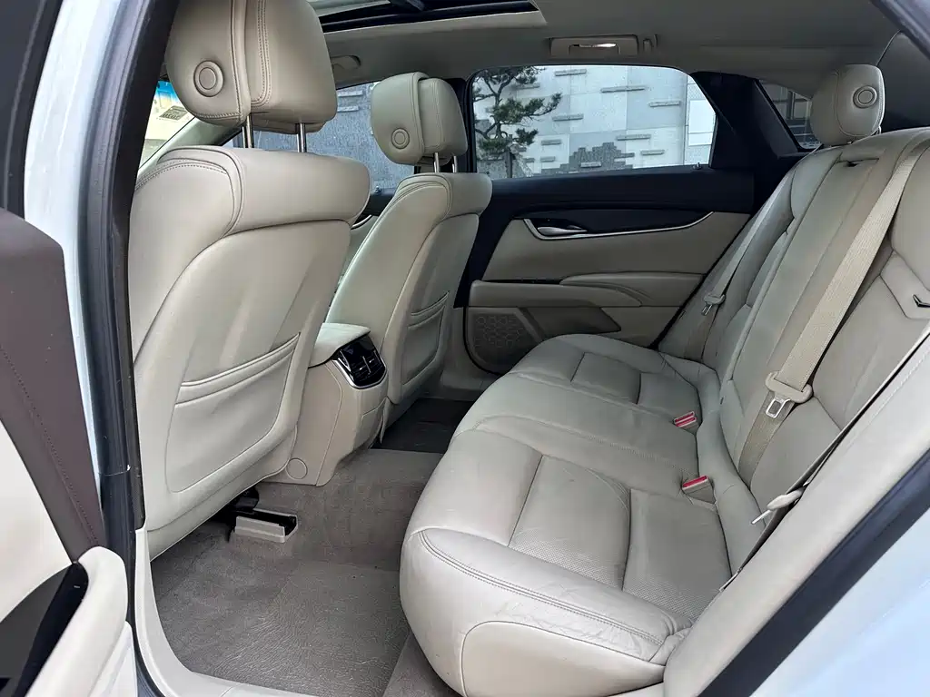 Cadillac XTS 2013 28T Elegant Edition