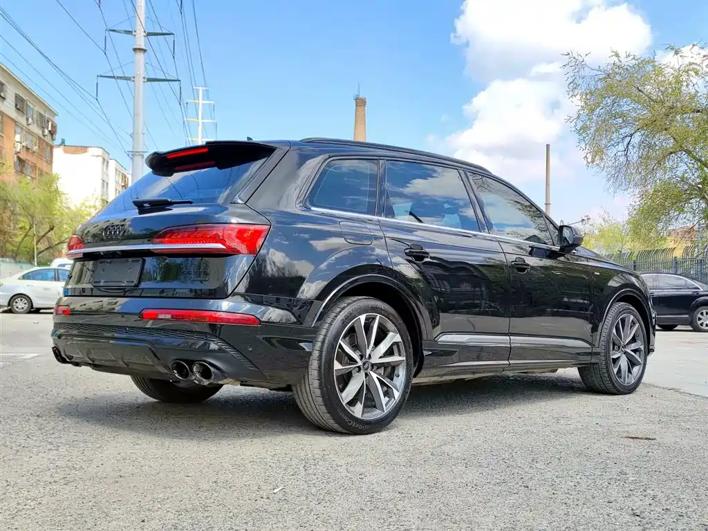 Audi Q7 2023 55 TFSI quattro S line Sport