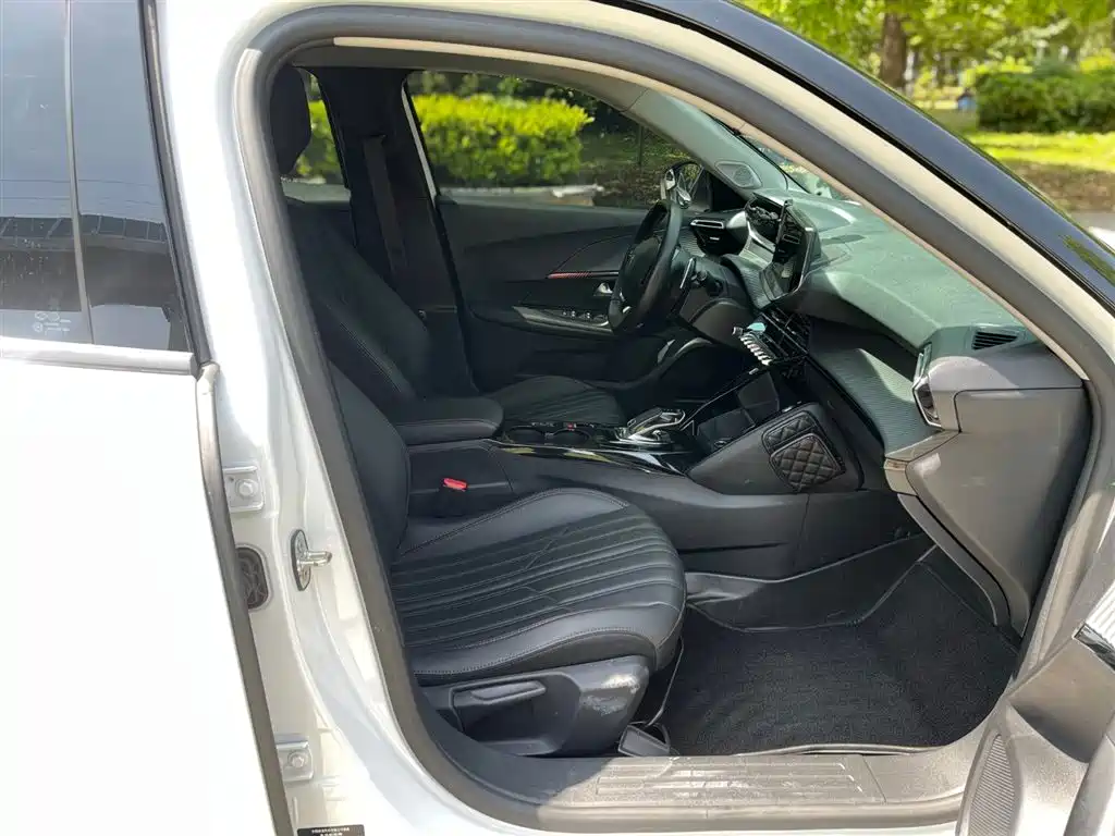 Peugeot 2008 2022 230THP THE ONE