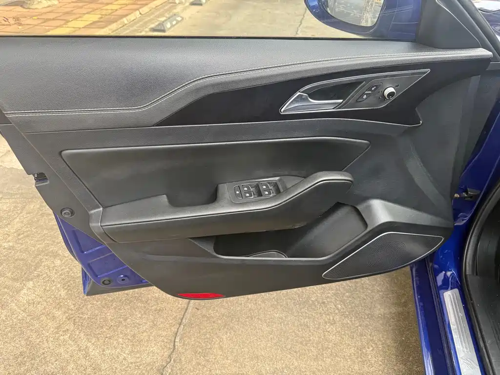 Hongqi H5 2018 30TD Xingdong Edition