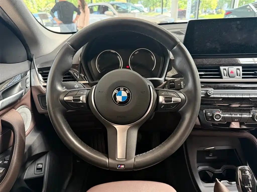 BMW X1 2021 sDrive25Li Leading Edition