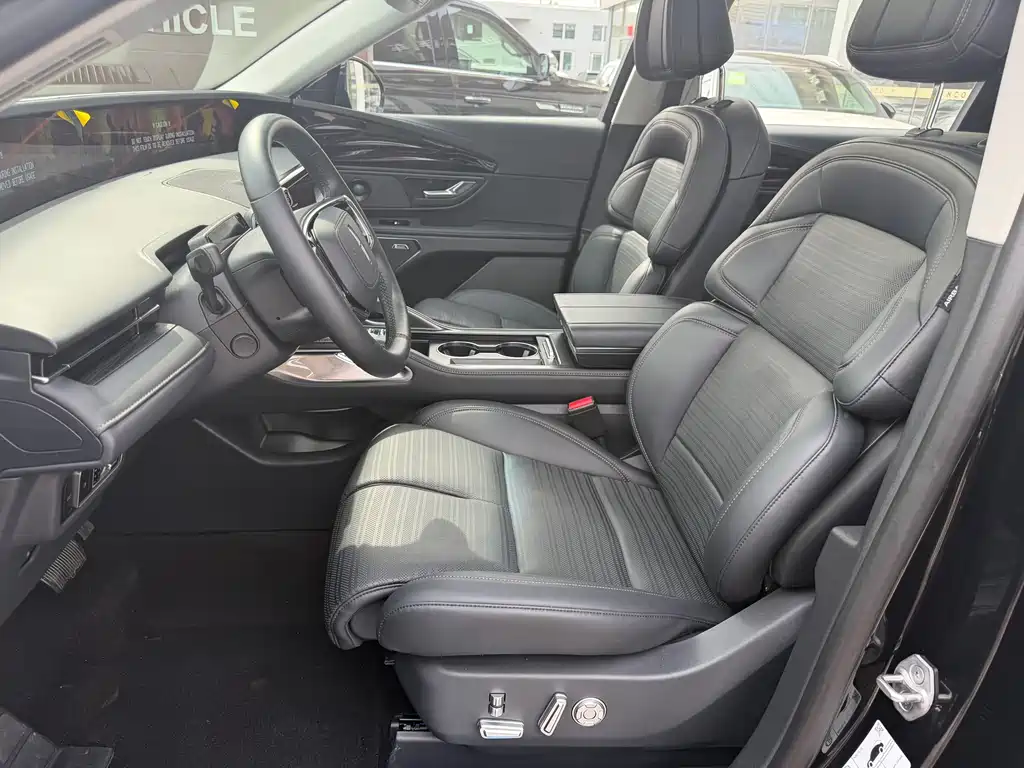 Nautilus 2025 model 2.0T AWD Zunrui Edition
