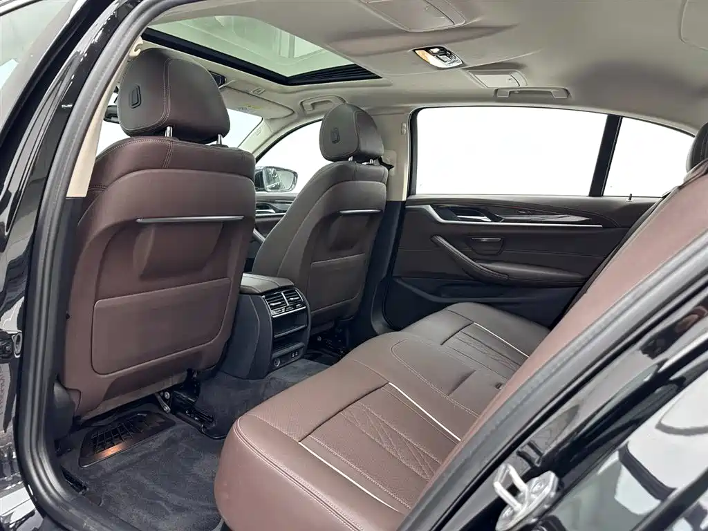 BMW 5 Series 2022 Facelift 525Li Luxury Package
