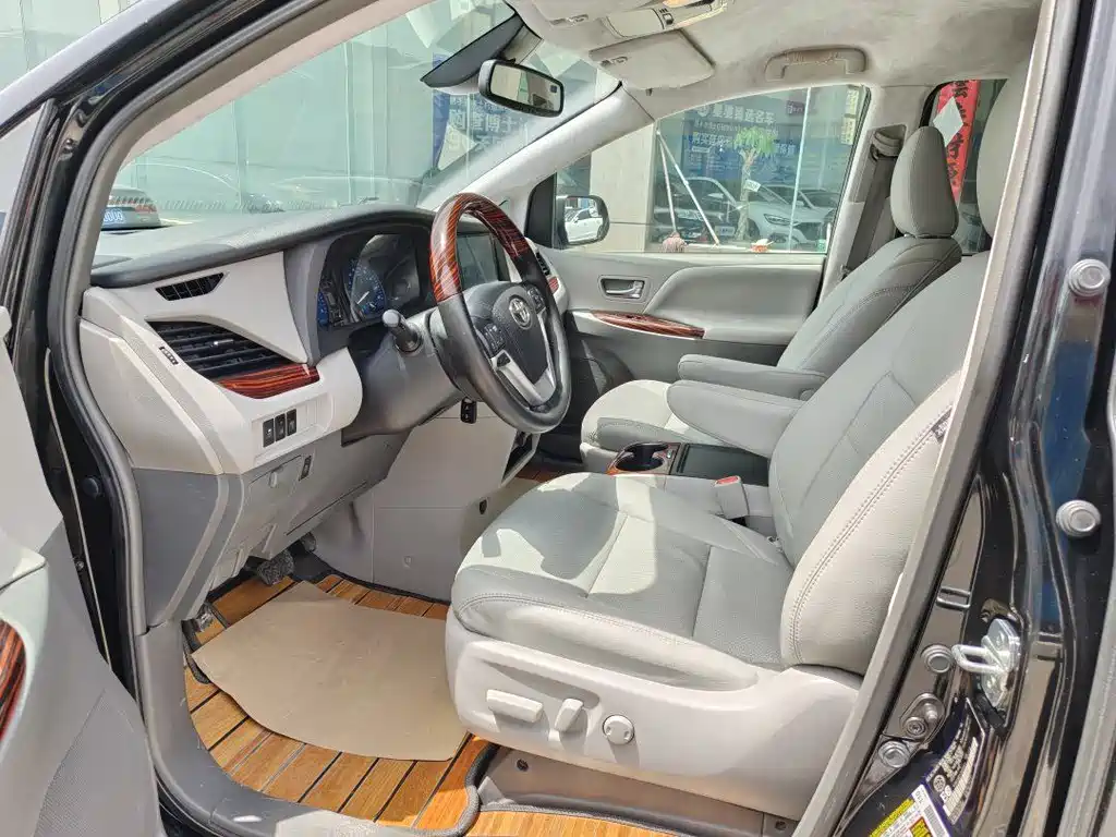 2018 Toyota Sienna 3.5L US Spec