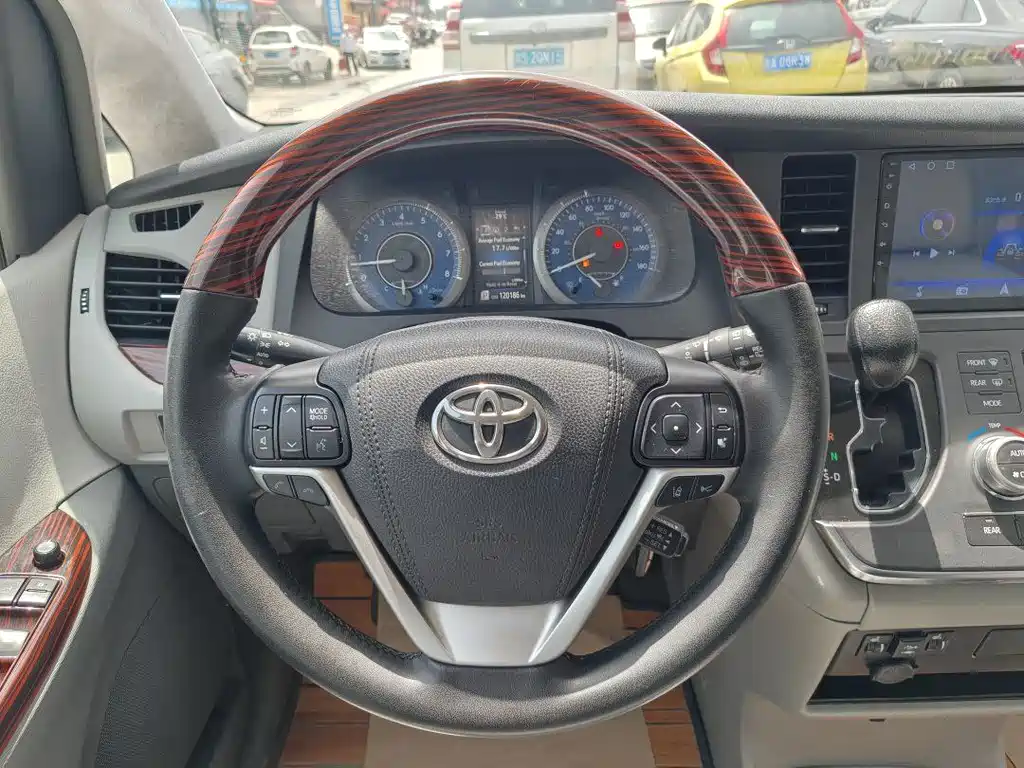 2018 Toyota Sienna 3.5L US Spec