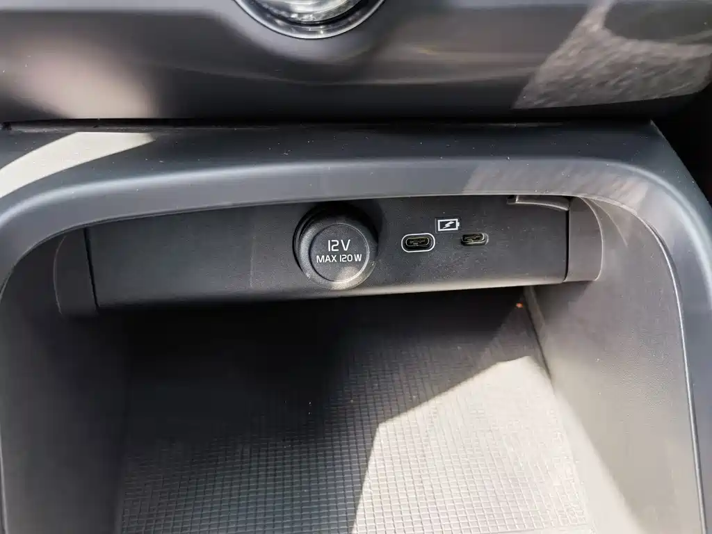 Volvo XC40 2024 B3 Core Luxury
