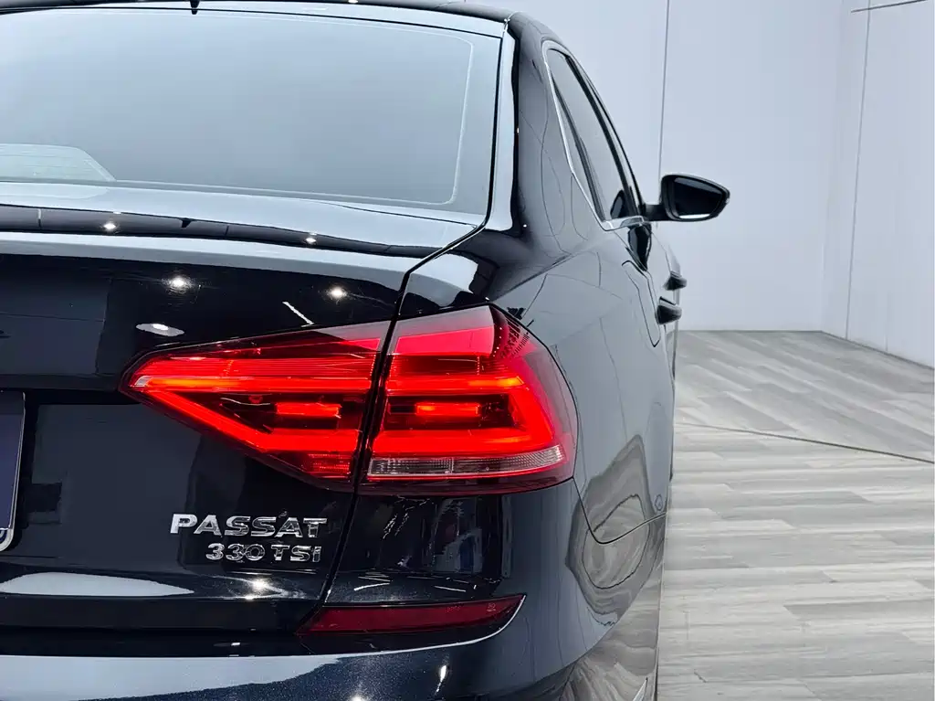 Volkswagen Passat 2017 330TSI DSG Prestige Edition