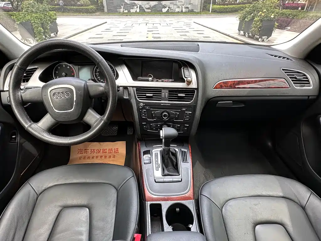 Audi A4L 2011 2.0 TFSI Standard