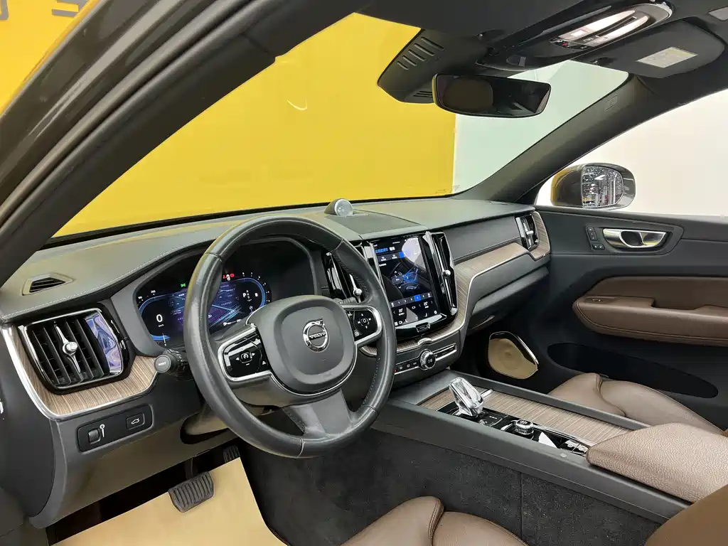 Volvo XC60 2022 B5 AWD Zhiyuan Luxury Edition