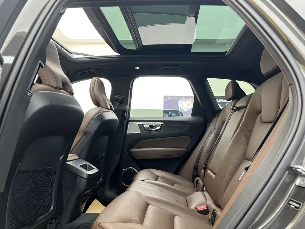 Volvo XC60 2022 B5 AWD Zhiyuan Luxury Edition