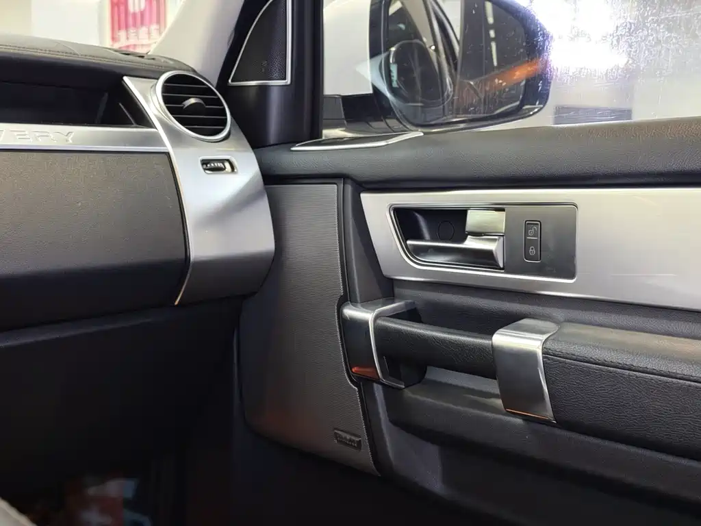 Land Rover Discovery 2016 3.0 SC HSE Black Edition