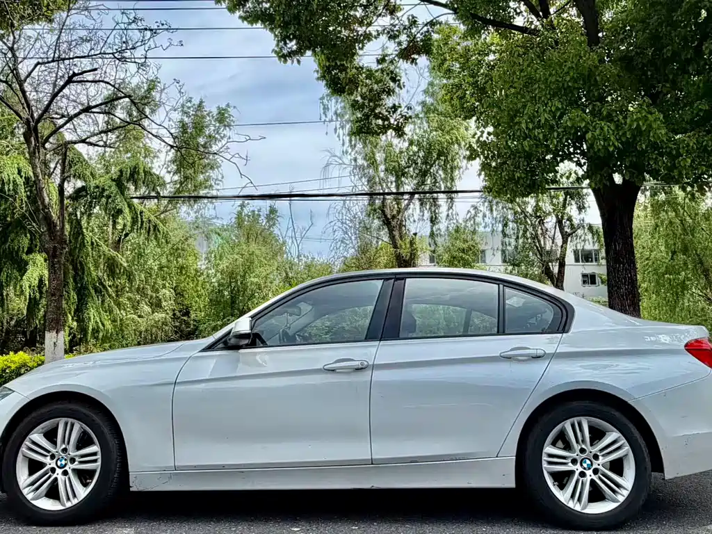 BMW 3 Series 2018 318i
