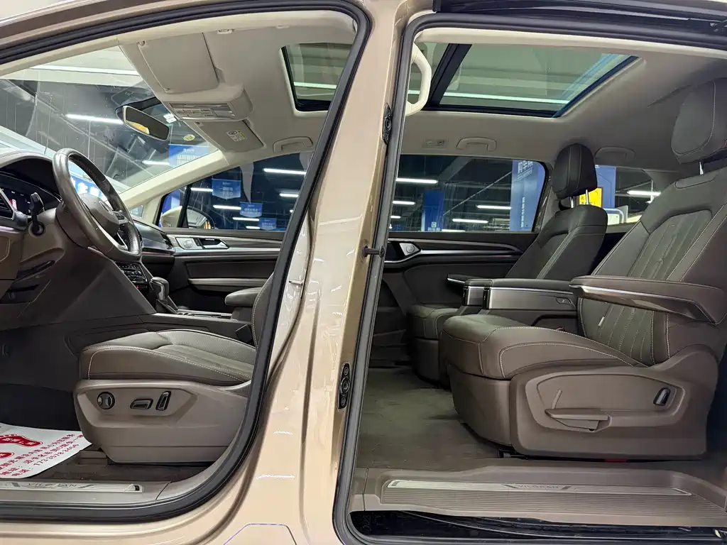 Viloran 2020 330TSI Luxury Edition