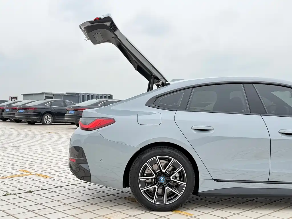 BMW i4 2023 eDrive40