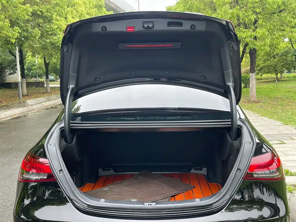 Mercedes-Benz E-Class 2023 Facelift E 260 L