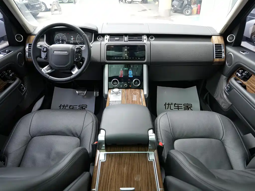 Range Rover 2021 3.0 L6 Heritage Extended Classic Edition