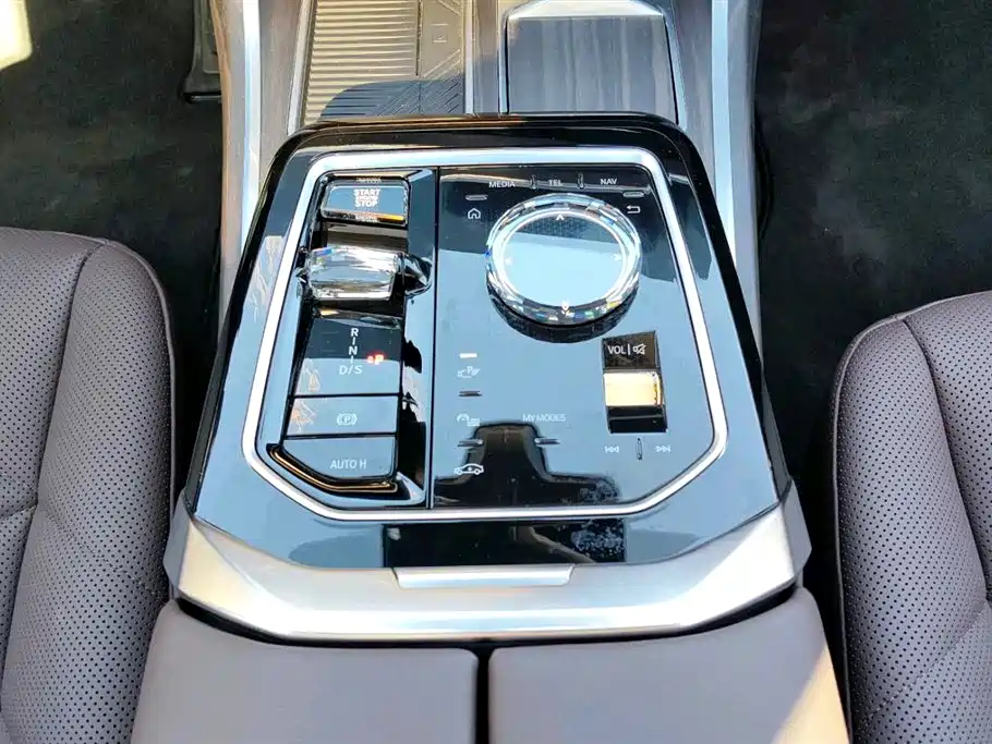 BMW 7 Series 2023 735Li M Sport Package