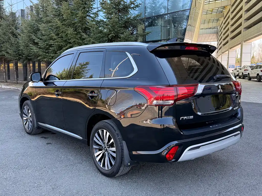 Outlander 2021 2.0L FWD Enjoy Edition 5-Seater