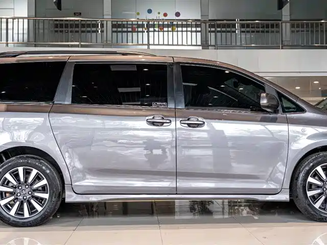 2018 Toyota Sienna 3.5L US Spec