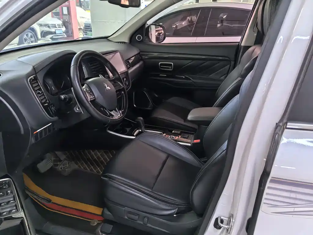 Outlander 2019 2.4L 4WD Zhi Xiang Edition 5-Seater China VI
