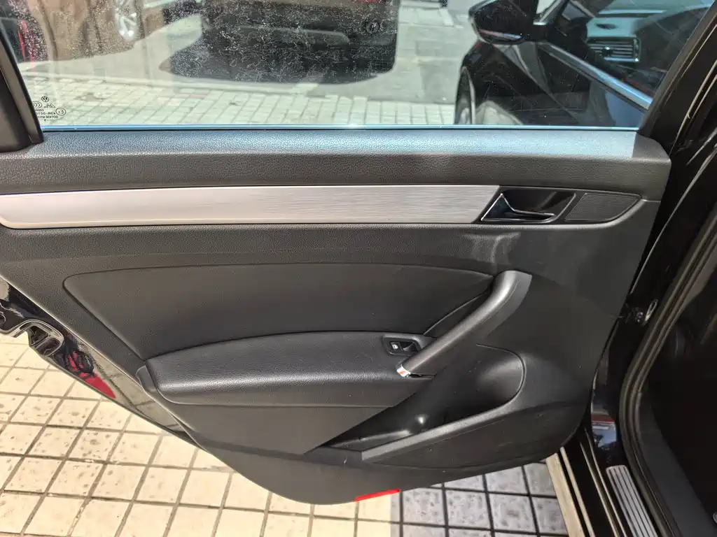 Volkswagen Passat 2015 1.8TSI DSG Zunjong Edition