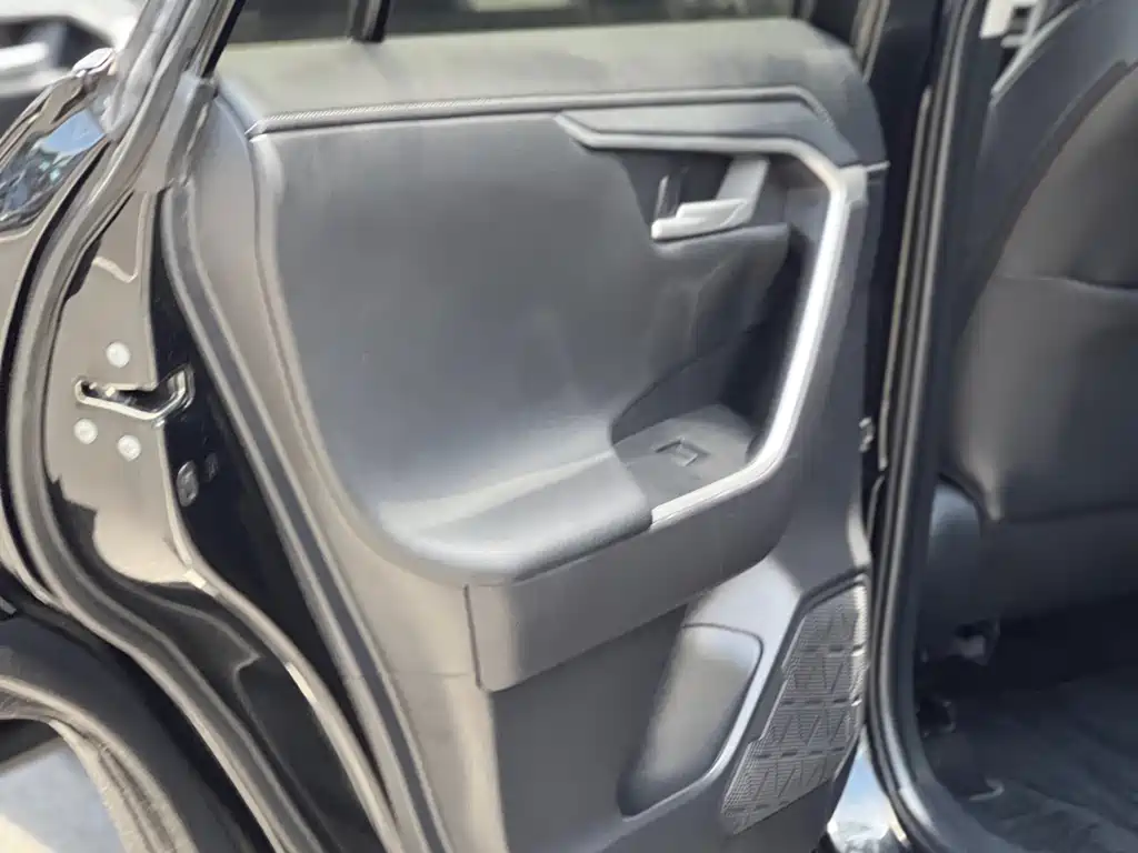 Toyota Wildlander 2023 2.0L CVT FWD Luxury PLUS Edition