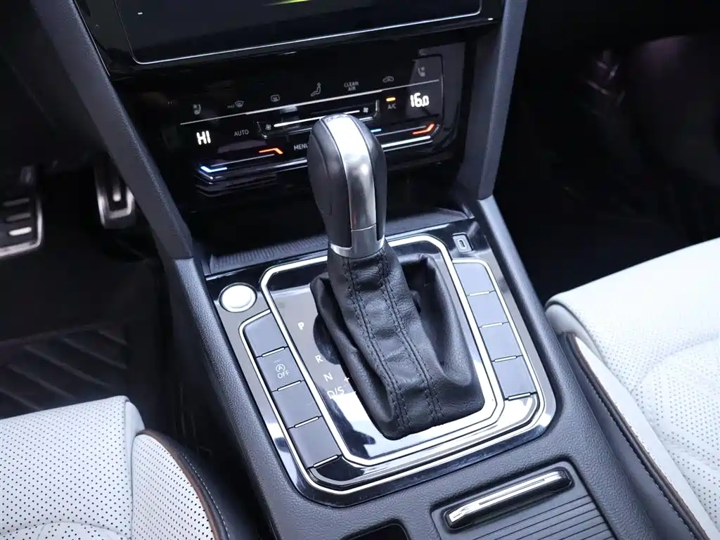 Magotan 2023 2 Million Edition 330TSI DSG Luxury