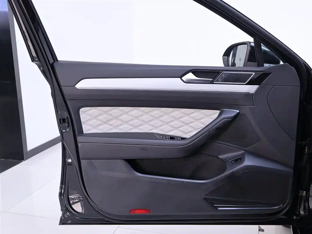 Magotan 2023 2 Million Edition 330TSI DSG Luxury
