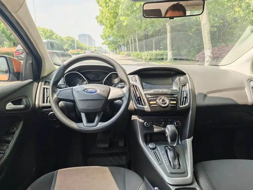 Ford Focus 2017 Hatchback 1.6L Automatic Comfort Zhixing Edition