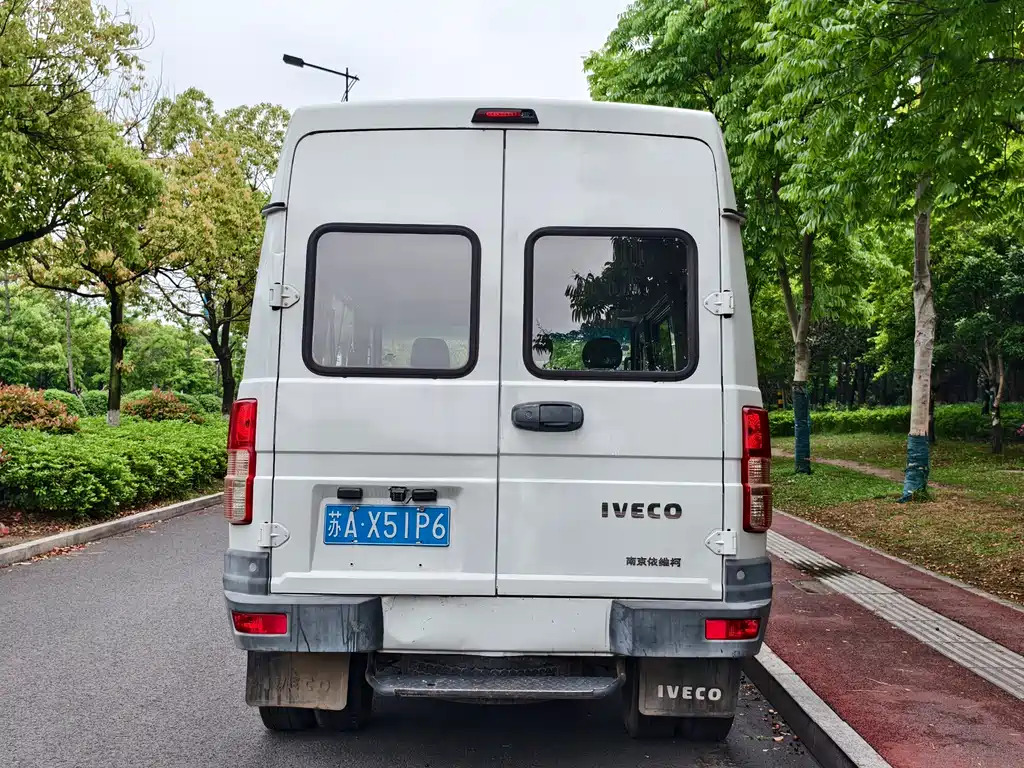 Iveco Daily 2017 2.5T A35 Passenger Van 5-7 Seats 47Z5